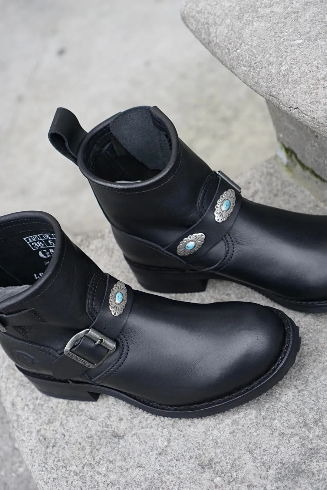 Biker boots short turquoise concho's - black