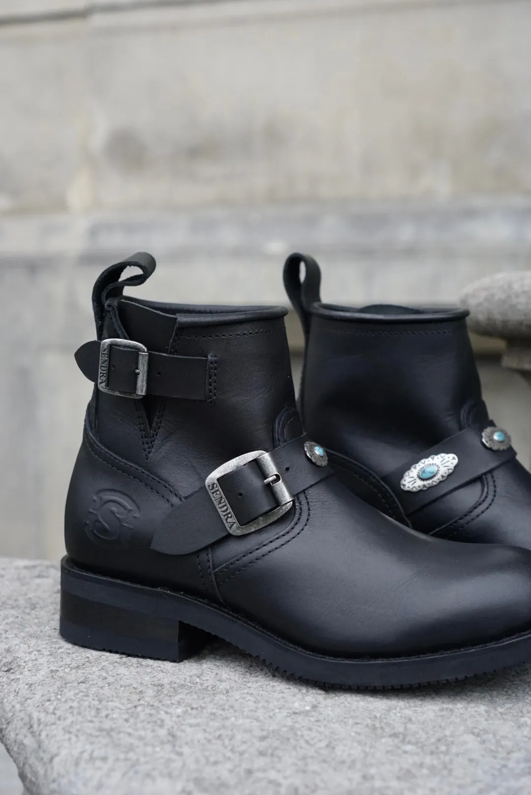Biker boots short turquoise concho's - black