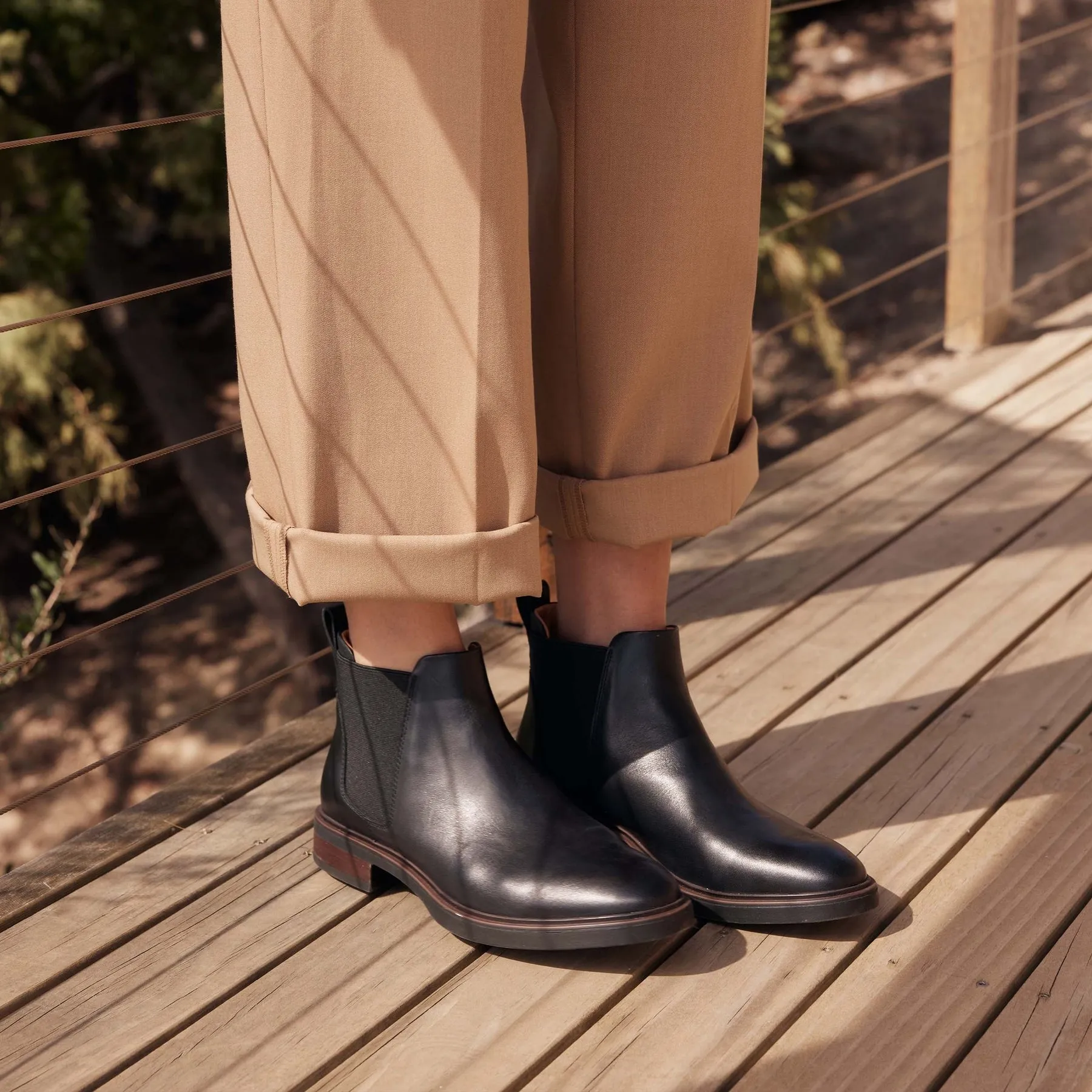 BLAIZ LEATHER LOW CUT CHELSEA BOOTS