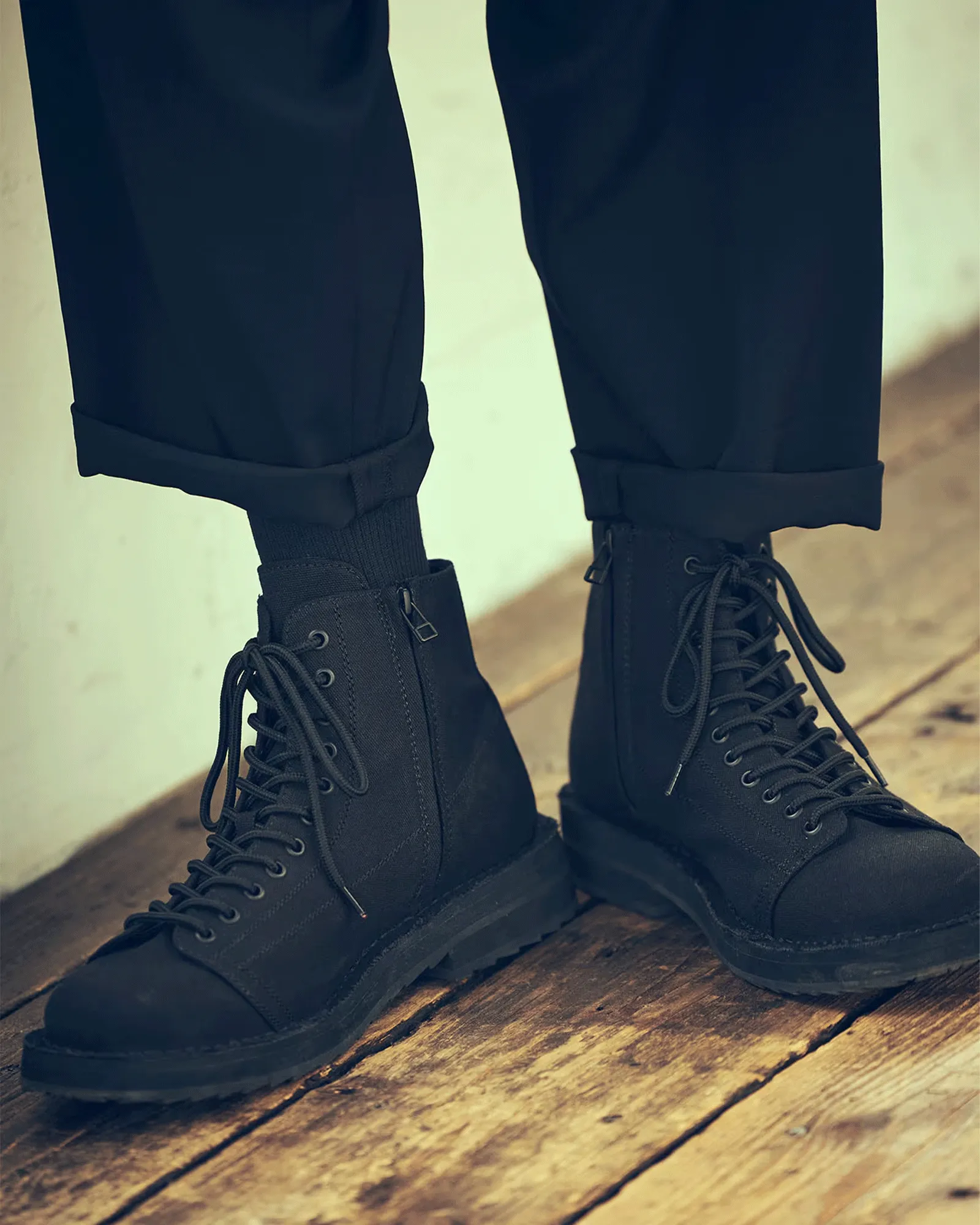 COTTON CANVAS LACE-UP BIKER BOOTS / BLACK