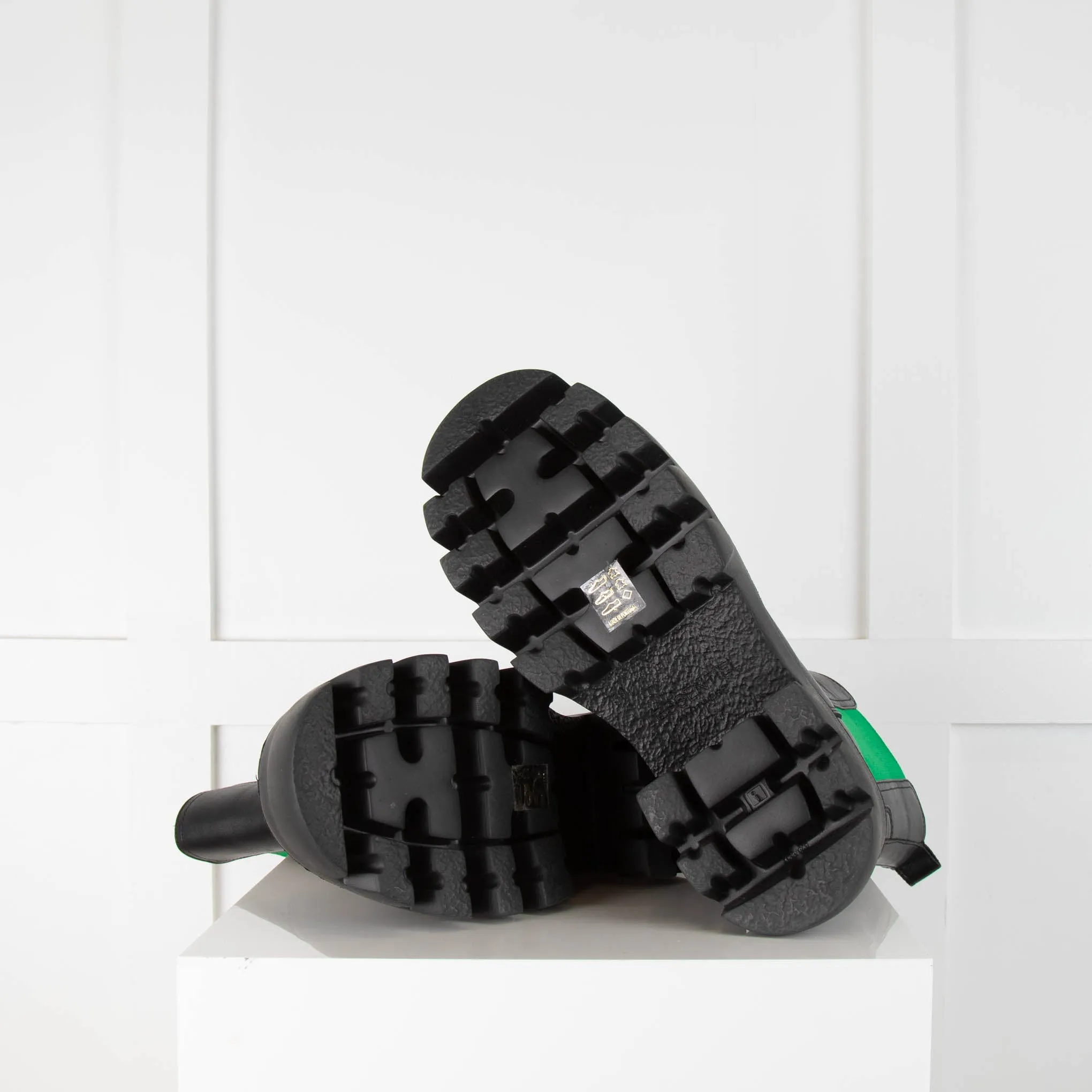 Essentiel Antwerp Black Chelsea Boots with Green Elastic