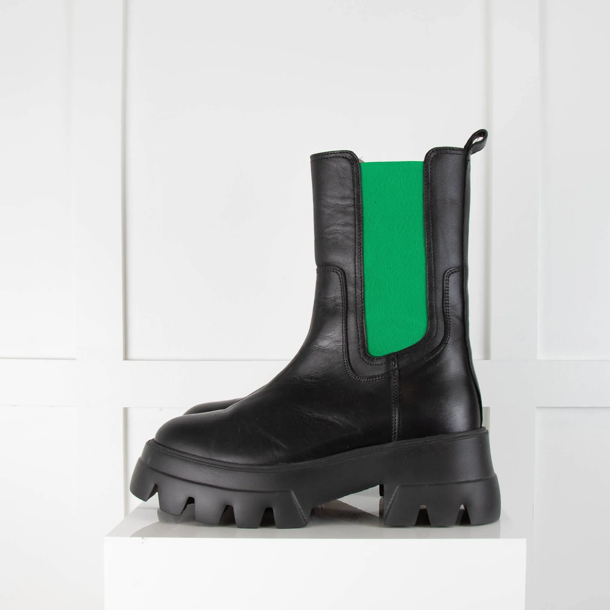 Essentiel Antwerp Black Chelsea Boots with Green Elastic