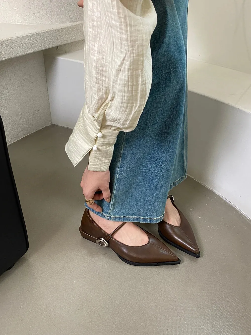 Hnzxzm Pointed Toe Women Loafers Black Brown White Casual Mules Shoes Belt Buckle Shallow Slip On Low Flat Heeled Party Pumps Size 40